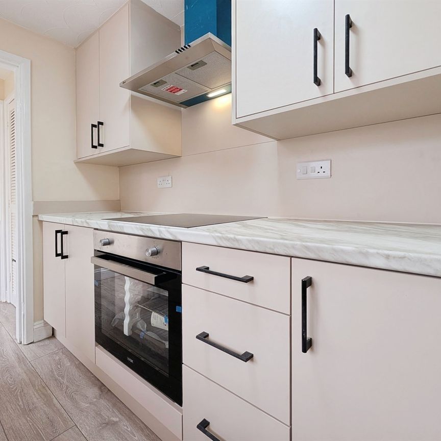 Clarendon Road, SO16 - Photo 1