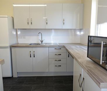 4 bedroom private hall to rent - Photo 4