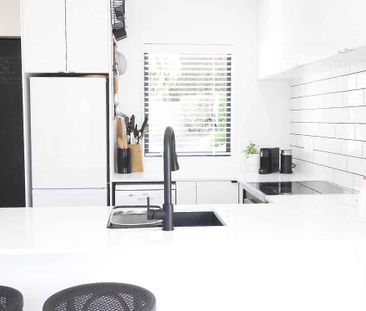 Modern Townhouse With Style - Photo 4