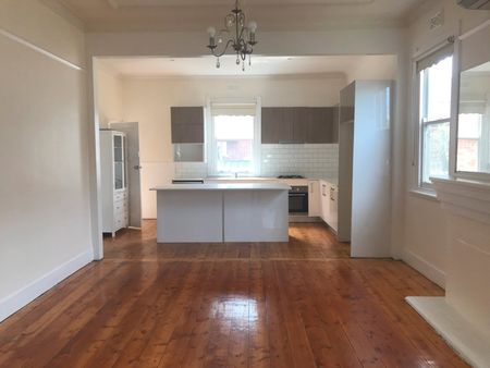 10 St Duthus Street, Preston VIC 3072 - Photo 4