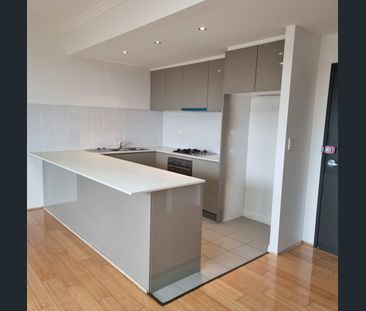 SPACIOUS AND BRIGHT 2 BEDROOM APARTMENT - Photo 6