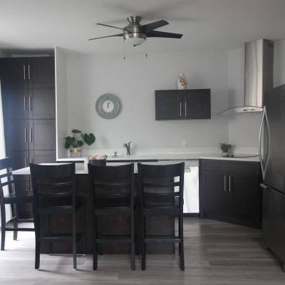 Newly Renovated Private, Spacious, Furnished One Bedroom - Photo 4