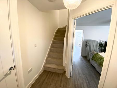 3 bedroom semi-detached house to rent - Photo 4
