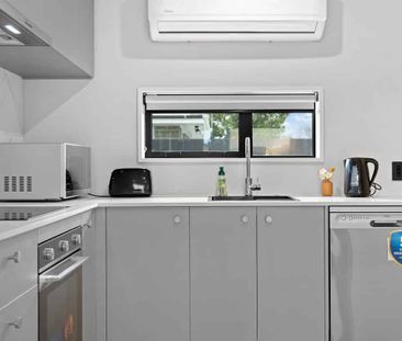 Modern 2BR Townhouse close to CBD - Photo 5