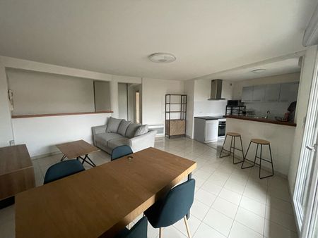 Location Appartement 3 pièces 69m² - Photo 2