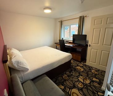 Room 204, SimplyStay Lincoln Road, Skegness, Lincolnshire, PE25 2EA - Photo 4