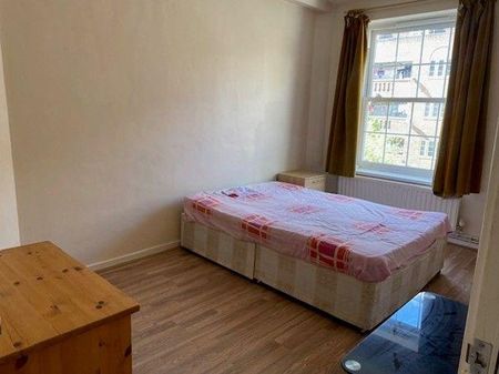 3 bedroom flat to rent - Photo 4