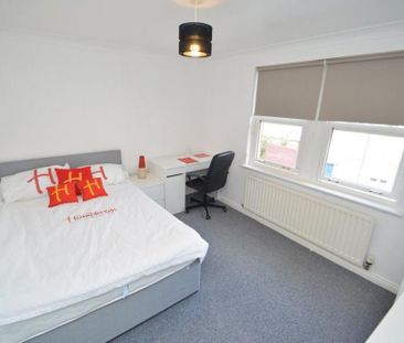 3 bedroom apartment to rent - Photo 4