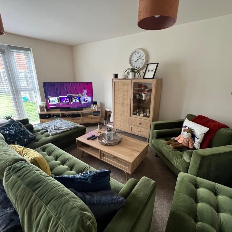 3 bedroom semi-detached house to rent - Photo 1