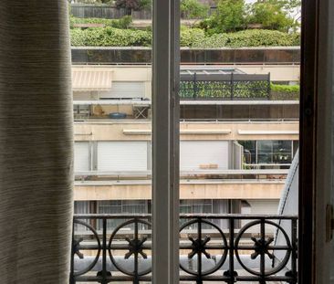 Logement à Paris, Location meublée - Photo 1