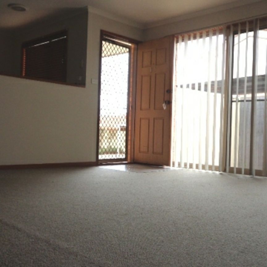 Modern Two Bedroom Townhouse in Jerrabomberra - Photo 1