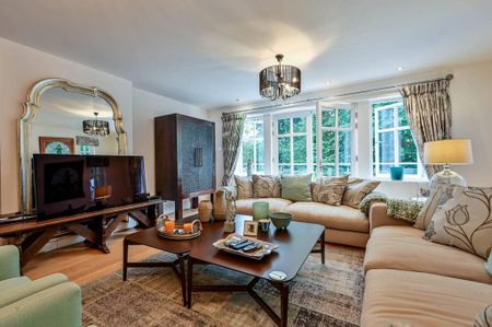 5 bedroom semi-detached house to rent - Photo 2