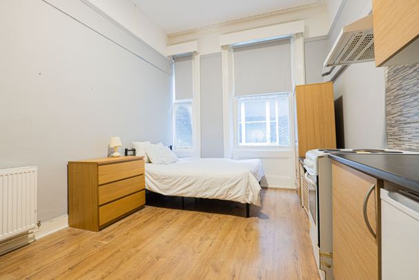 A Modern Double Studio Apartment in Courtfield Gardens, Earl’s Court, London SW5 - Photo 1