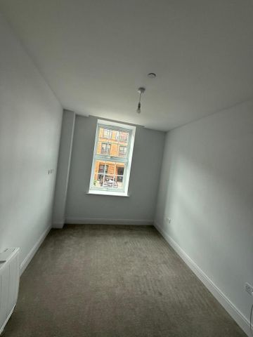1 bedroom in a flat share to rent - Photo 3