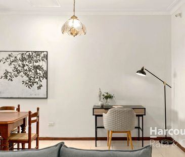 Oakhill Estate Family Home! - Photo 3