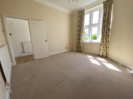 3 bedroom flat to rent - Photo 4