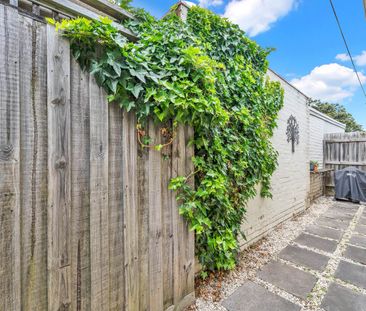 Updated Ground-Floor Villa Unit with Private Courtyard - Photo 6