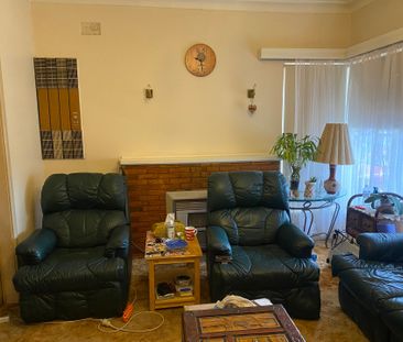 3 Bedroom Family Home in Fantastic Location! - Photo 1