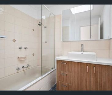 Spacious Family Home in Leafy Eltham - Photo 1