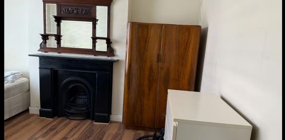 Room in a Shared House, Camden Park Road, NW1 - Photo 2