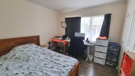 3 bedrooms + 2 bathrooms - Photo 2