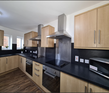 1 bedroom in a house share to rent - Photo 4