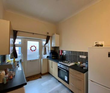 2 bedroom flat to rent - Photo 6