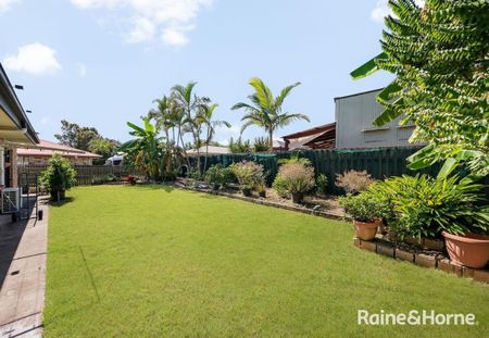 MODERN FAMILY HOME IN A CENTRAL LOCATION! - Photo 3