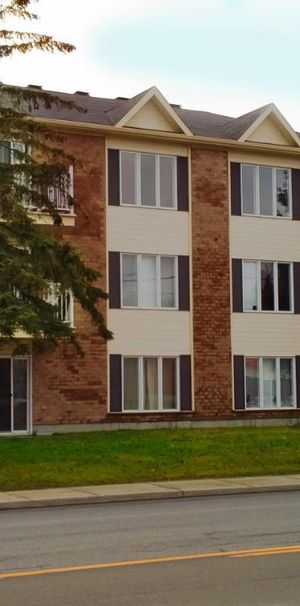 Beau grand 3 1/2 Récent STYLE CONDO Sur Boul. Thibeau Disponible 1 Janvier - Photo 1