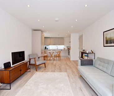 A ground floor two bedroom apartment in a newly converted gated dev... - Photo 6