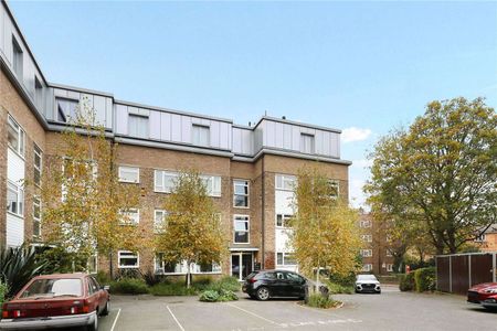 Spacious two bedroom flat, located close to East Putney station. - Photo 2