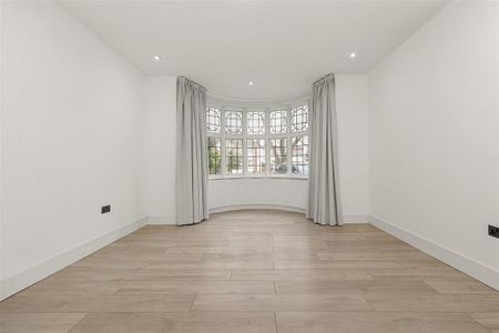3 bedroom flat to rent - Photo 3