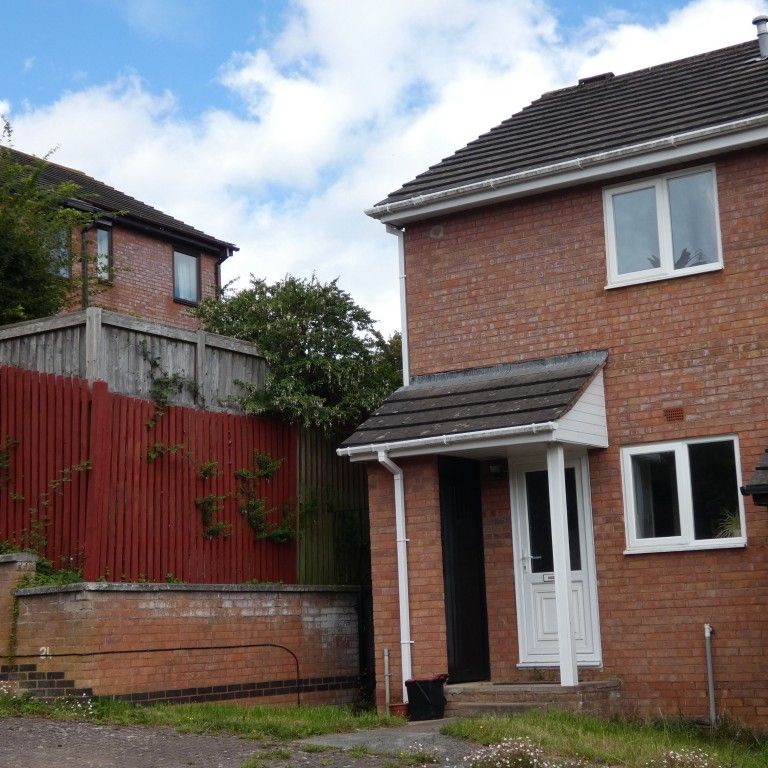 2 bed Semi-Detached - To Let - Photo 1