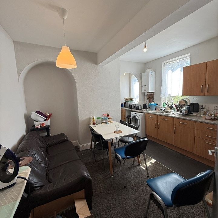 3 Bed Terraced House, Holberry Close, S10 - Photo 1