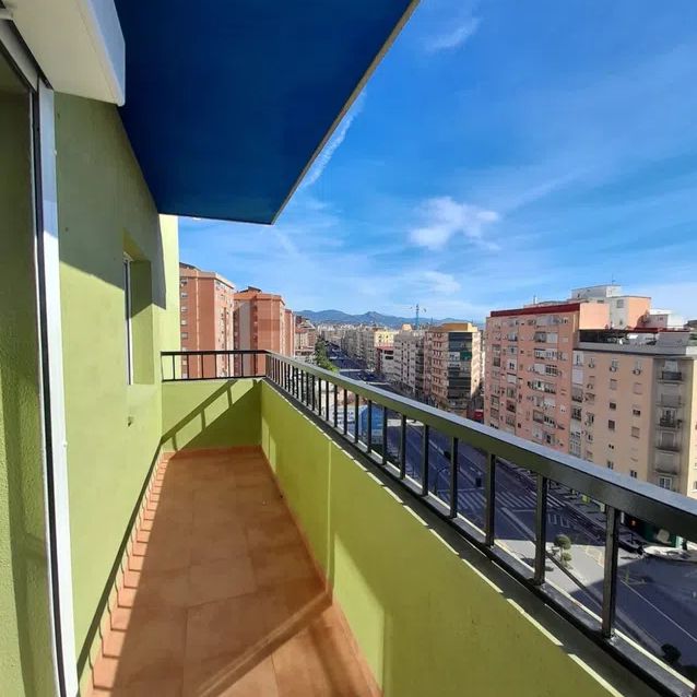 Alquiler de piso en Calle Vistafranca - Photo 1