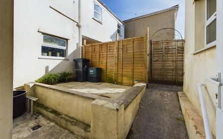1 Bed Flat, Church Road, BS5 - Photo 2