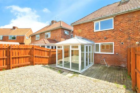 2 bedroom semi-detached house to rent - Photo 3