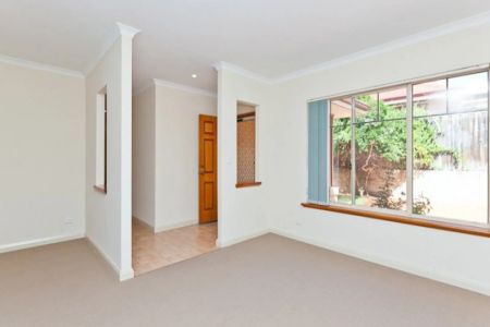 Lovely Family Home! - Photo 2