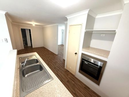 Welcome to 1 Boaz Street, Karloo - a well-maintained and spacious 4-bedroom, 2-bathroom home - Photo 2