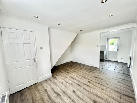 2 bedroom terraced house to rent - Photo 4
