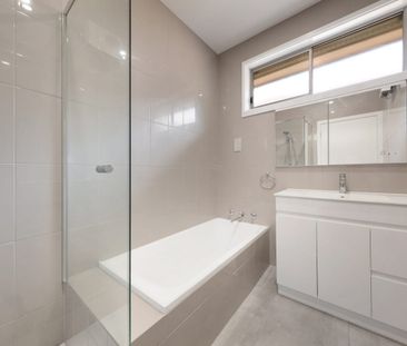 Modern Comfort and Convenience in Bentleigh East - Photo 5
