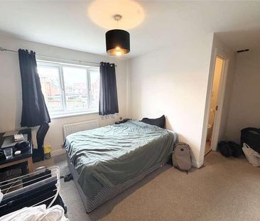 Great Clover Leaze, Bristol, Gloucestershire, BS16 - Photo 1