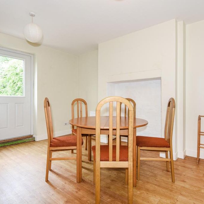 4 bedroom end of terrace house to rent - Photo 1