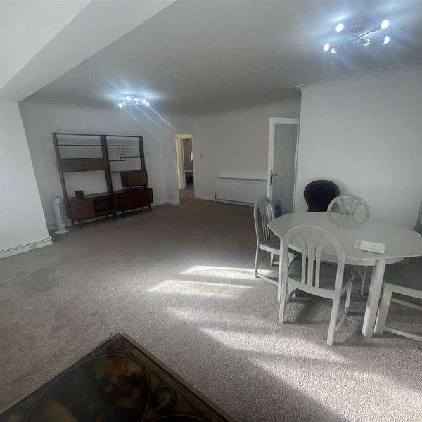 Newly Decorated Spacious Bedroom Ground Floor Apartment - Stonegrove Edgware, HA8 - Photo 1