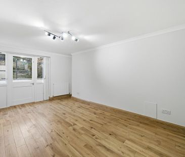 3 bedroom flat to rent - Photo 6