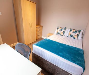 4 bedroom terraced house to rent - Photo 5