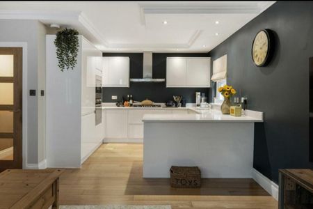 2 Bed Flat, Church Road, SE19 - Photo 5