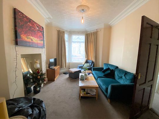 £1,400 PCM, Spacious Four Bedroom House with Enclosed Rear Garden in Mardy Street, Grangetown, Cardiff, CF11 6QW - Photo 1