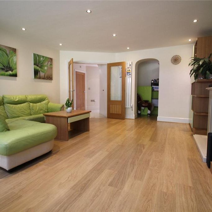 4 bedroom detached house to rent - Photo 1