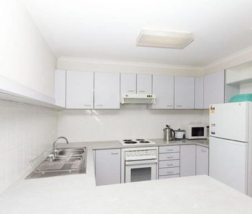 Bright and Modern Two-Bedroom Apartment in the Heart of Lyneham - Photo 5